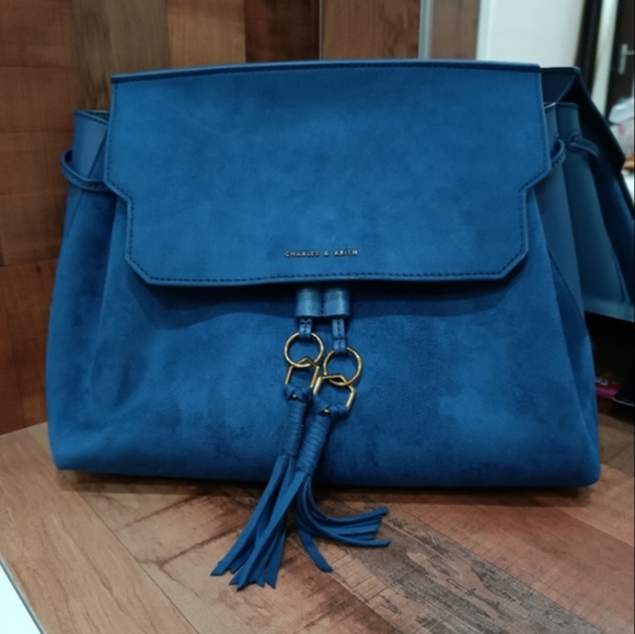 Authentic Charles & Keith backpack/ shoulder bag - Picture 9 of 9